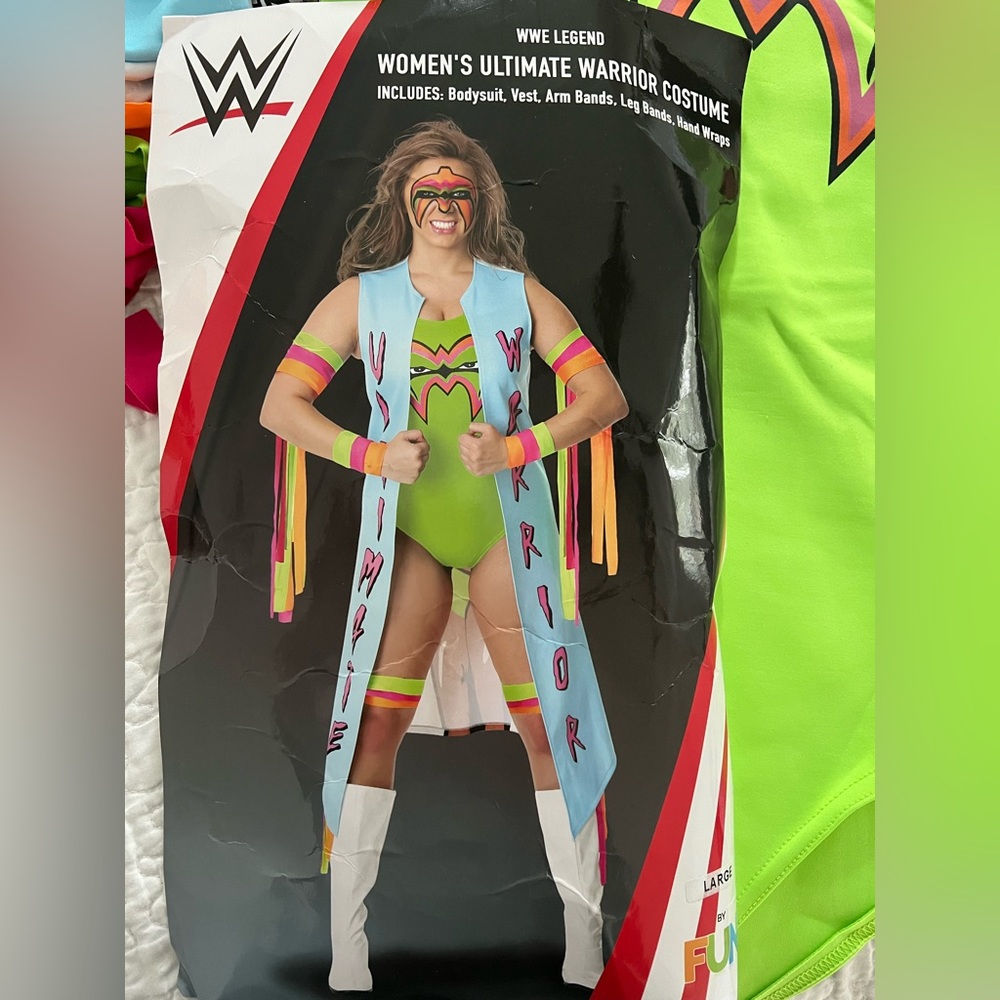 Womens WWE Ultimate Fighter size Large